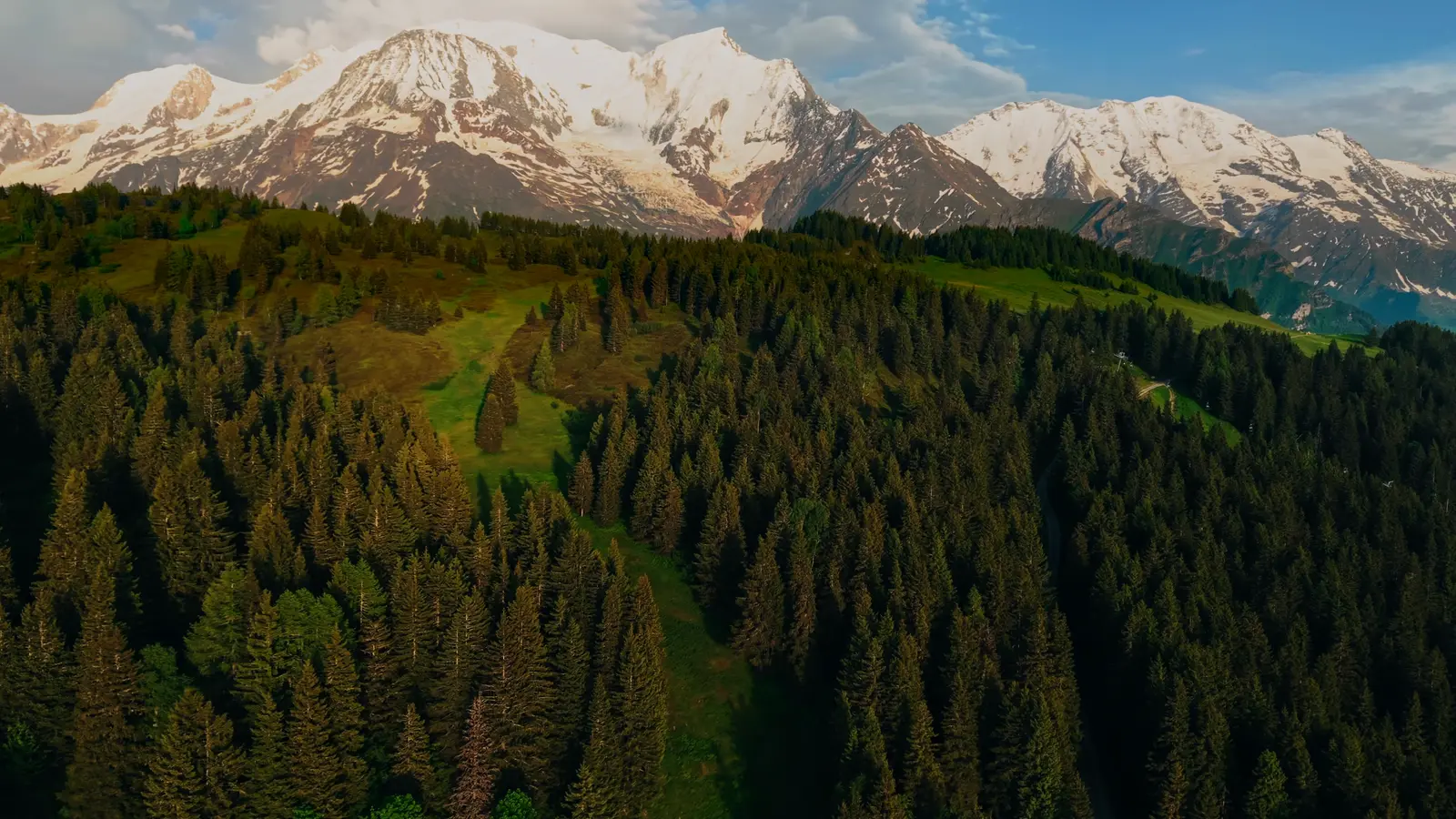 Moving postcards · Dron · pieza propia